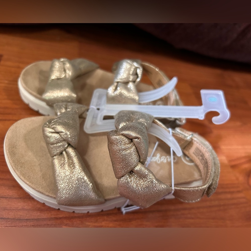 Cat & Jack Gold Velcro Sandals Sz 8